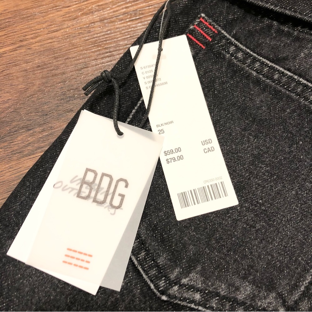 BDG Foldover V-Front Denim Short Washed Black Denim - Picture 6 of 7